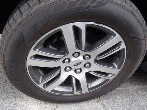 Used 2024 Ford Expedition Limited image 11