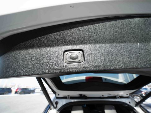 Used 2018 Ford Explorer XLT w/ Equipment Group 202A image 29