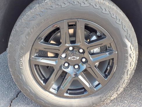 Used 2024 Chevrolet Silverado 1500 Custom w/ Turbomax Blackout Package RWD image 9