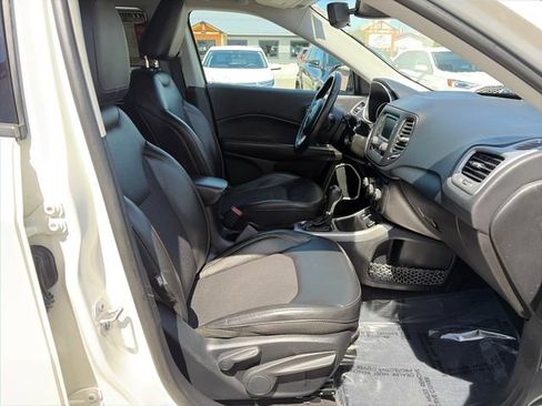 Used 2018 Jeep Compass Latitude FWD image 22