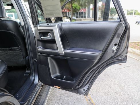 Used 2022 Toyota 4Runner SR5 Premium w/ Moonroof Package RWD image 39