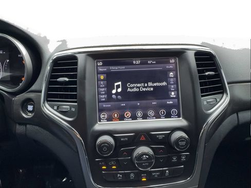 Used 2018 Jeep Grand Cherokee Laredo AWD/4WD image 40