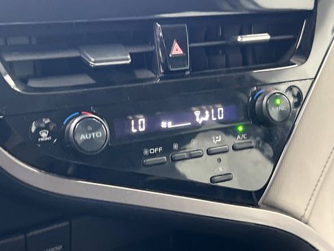 Used 2023 Toyota Camry SE image 18