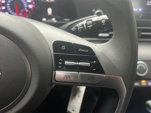 Used 2021 Hyundai Elantra SE image 25