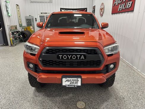 Used 2018 Toyota Tacoma TRD Sport AWD/4WD image 20