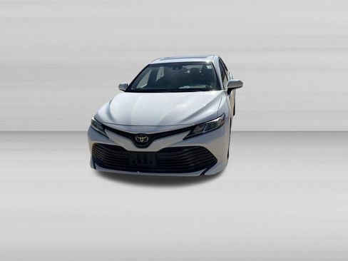 Used 2018 Toyota Camry LE w/ Moonroof Package FWD image 8