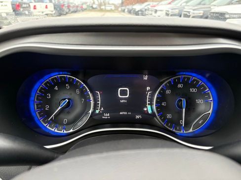 Used 2024 Chrysler Pacifica Touring-L image 29