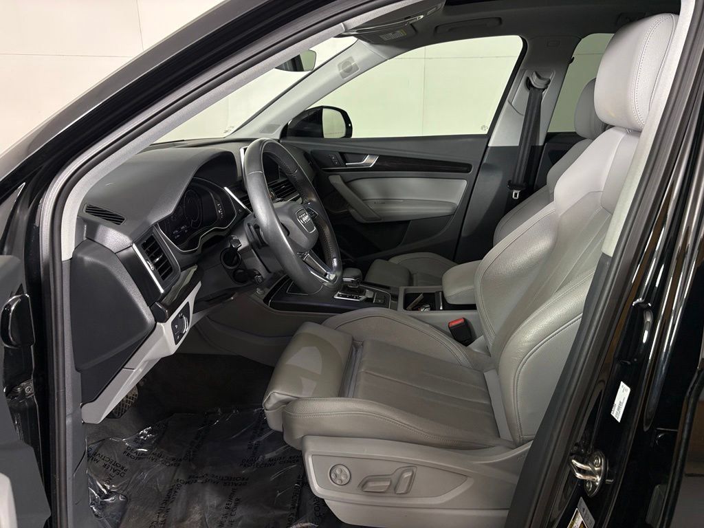 Used 2020 Audi Q5 e Premium Plus w/ Premium Plus Package AWD/4WD image 14