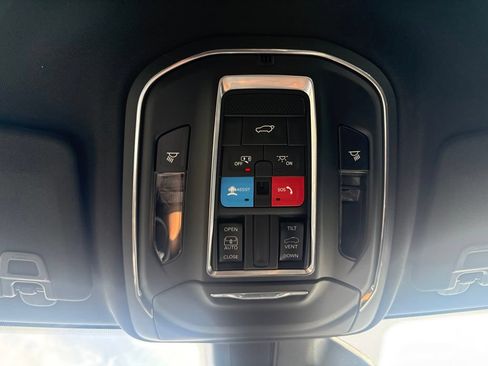 Used 2023 Jeep Grand Cherokee Altitude AWD/4WD image 10