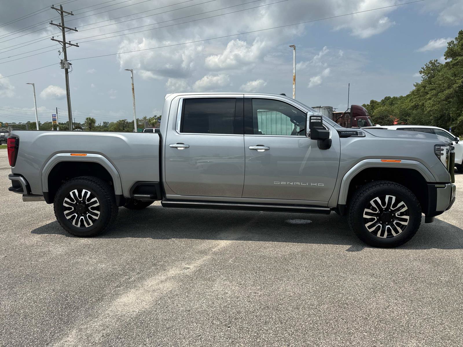 Used 2026 GMC Sierra 2500 Denali Ultimate w/ Max Trailering Package AWD/4WD image 2