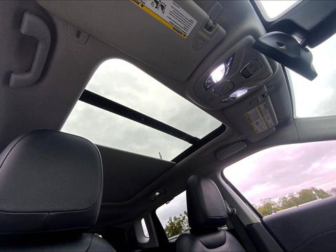 Used 2018 Jeep Compass Trailhawk w/ Navigation Group image 12