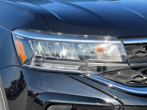 Used 2024 Volkswagen Taos SE image 10