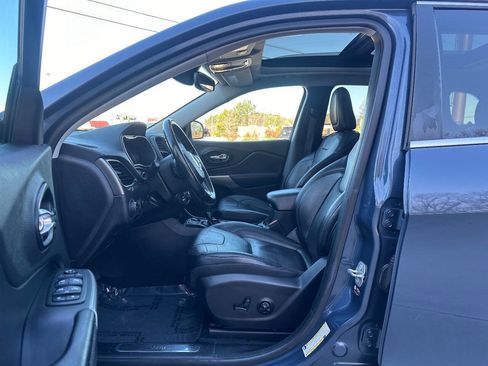 Used 2021 Jeep Cherokee Limited image 4