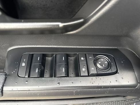 Used 2025 Toyota Tacoma SR5 image 18