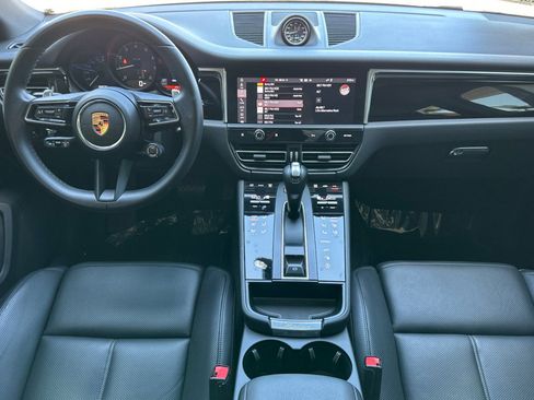 Certified 2023 Porsche Macan AWD/4WD image 6
