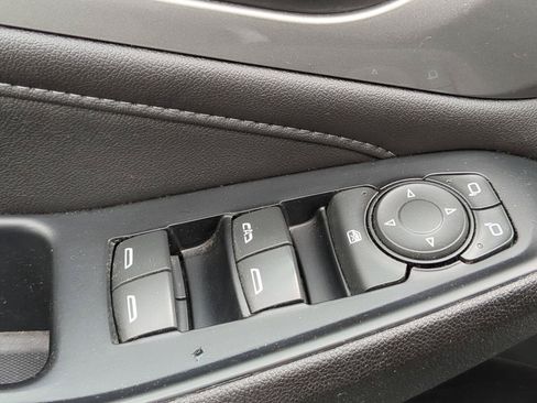 Used 2023 Chevrolet Traverse LT AWD/4WD image 12