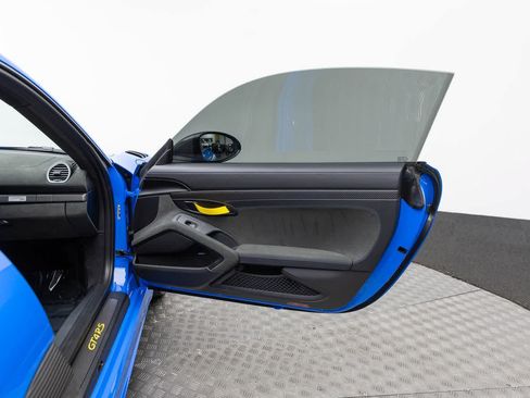 Used 2025 Porsche 718 Cayman GT4 RS RWD image 37