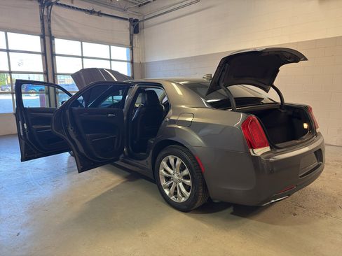 Used 2017 Chrysler 300 C AWD/4WD image 10