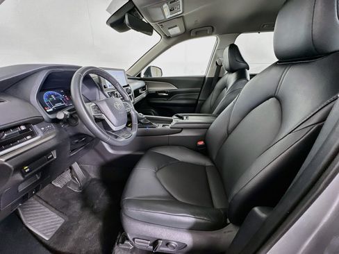 Used 2025 Toyota Grand Highlander AWD image 13