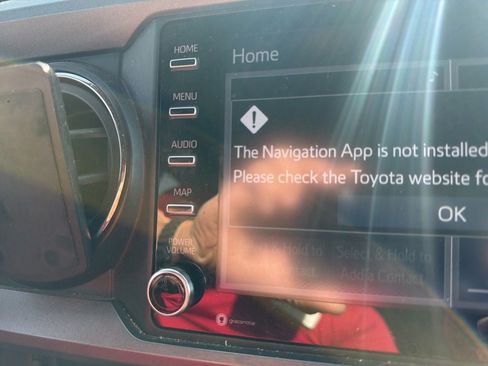 Used 2021 Toyota Tacoma TRD Off-Road w/ Technology Package AWD/4WD image 18
