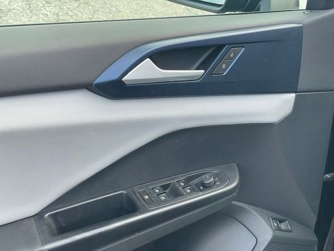 Used 2022 Volkswagen Taos SE image 10