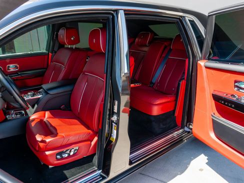 Used 2021 Rolls-Royce Phantom Sedan RWD image 12