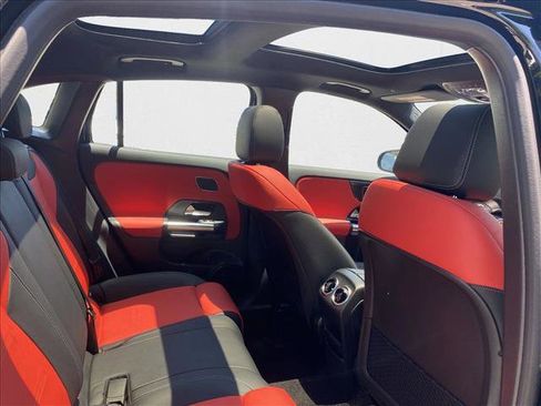 Used 2025 Mercedes-Benz GLA 35 AMG 4MATIC image 23