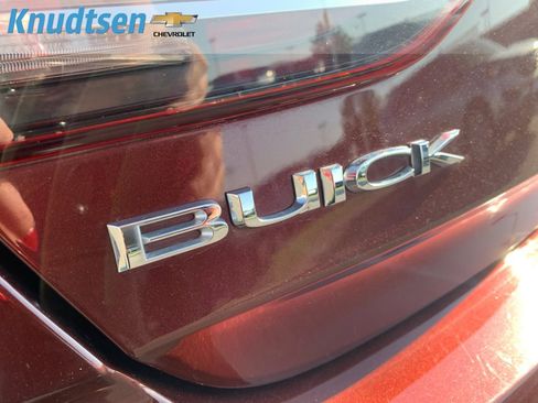 Used 2018 Buick Regal Essence w/ Driver Confidence Package #1 FWD image 10