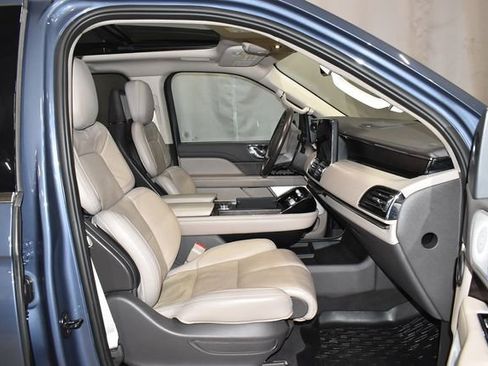 Used 2023 Lincoln Navigator L Reserve w/ Equipment Group 201A image 27