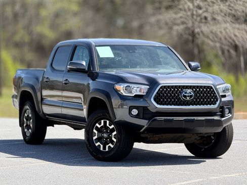 Used 2019 Toyota Tacoma TRD Off-Road w/ Technology Package image 12