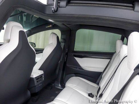 Used 2019 Tesla Model X Long Range image 16