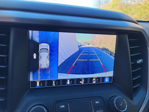 Used 2022 GMC Acadia AT4 w/ Technology Package image 24