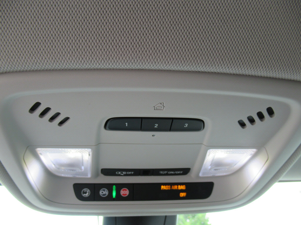 Used 2020 Chevrolet Traverse Premier FWD image 32