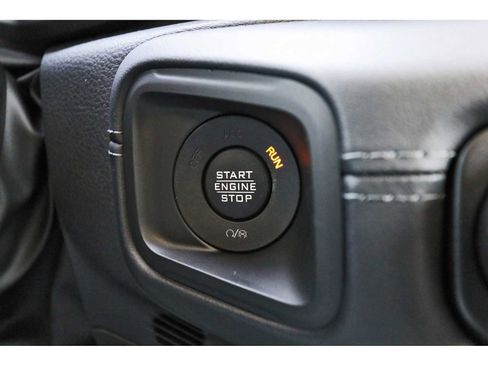 Used 2025 Jeep Gladiator Rubicon w/ Convenience Group image 25