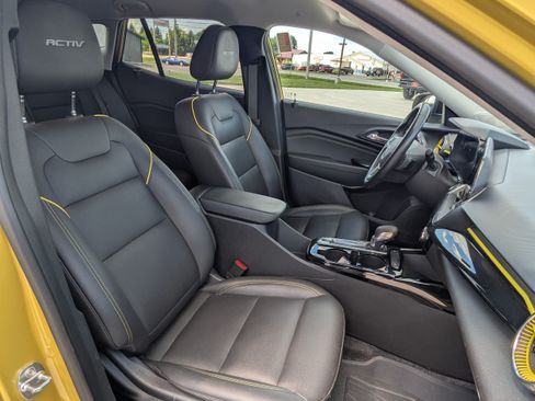 Used 2024 Chevrolet Trax ACTIV w/ Driver Confidence Package FWD image 13