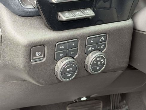 Used 2023 Chevrolet Silverado 1500 High Country w/ High Country Premium Package AWD/4WD image 19