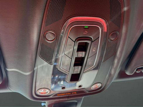 Certified 2022 Bentley Bentayga image 40