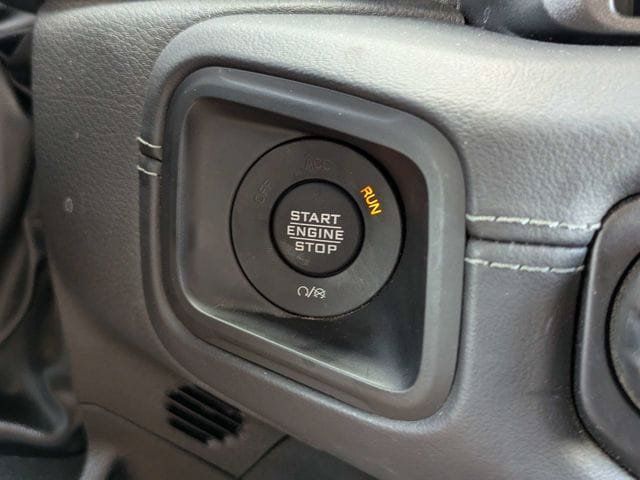 Used 2025 Jeep Wrangler Unlimited Sahara AWD/4WD image 28