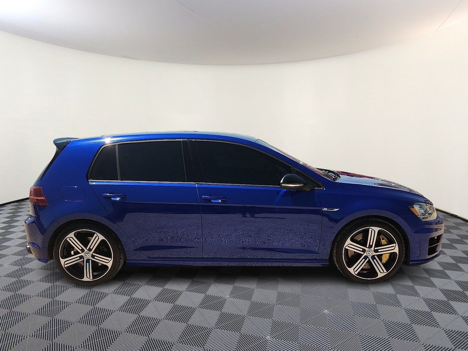 Used 2015 Volkswagen Golf R 4-Door AWD/4WD image 5