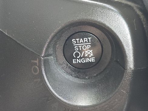 Used 2021 Jeep Renegade Latitude image 6