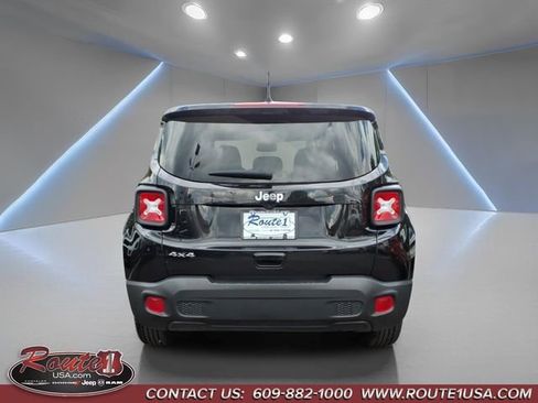 Used 2023 Jeep Renegade Latitude AWD/4WD image 5
