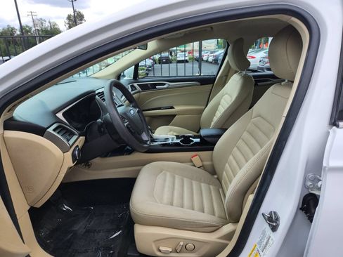 Used 2015 Ford Fusion SE FWD image 9