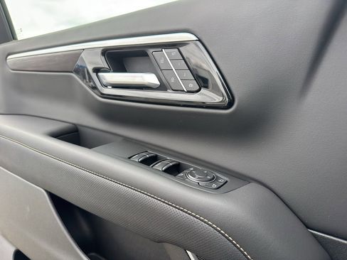 Used 2025 Chevrolet Suburban Premier w/ Sun And Tow Package image 21