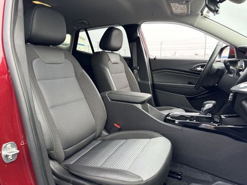 Certified 2025 Chevrolet Trax LT w/ Driver Confidence Package image 23