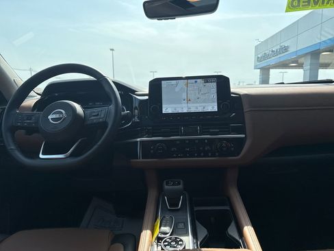 Used 2025 Nissan Pathfinder Platinum w/ Cargo Package image 15