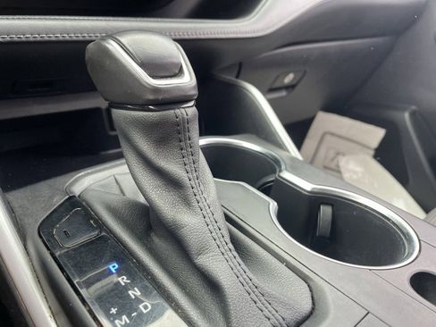 Used 2021 Toyota Highlander LE image 5