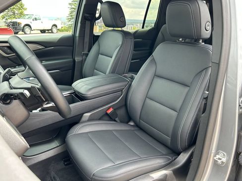 Used 2025 Chevrolet Traverse LT w/ Driver Confidence Package AWD/4WD image 16
