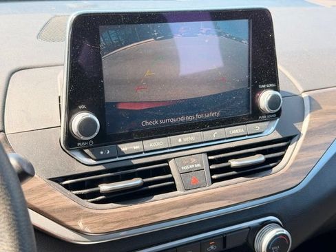 Used 2025 Nissan Altima 2.5 SV FWD image 25