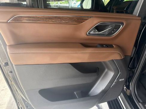 Used 2024 Chevrolet Suburban High Country AWD/4WD image 15