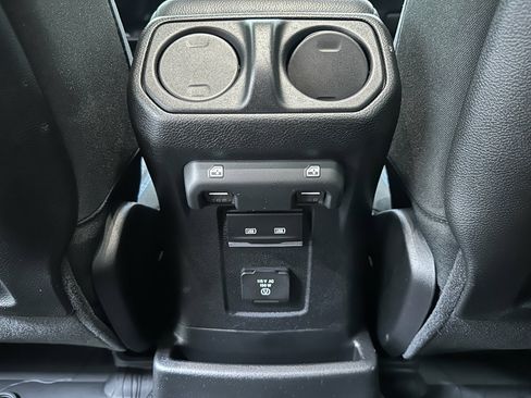 Used 2024 Jeep Wrangler Rubicon w/ Technology Group image 32